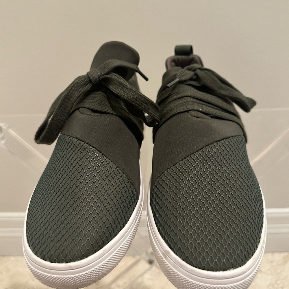 NEW STEVE MADDEN GREEN SNEAKERS, SIZE 6.5
